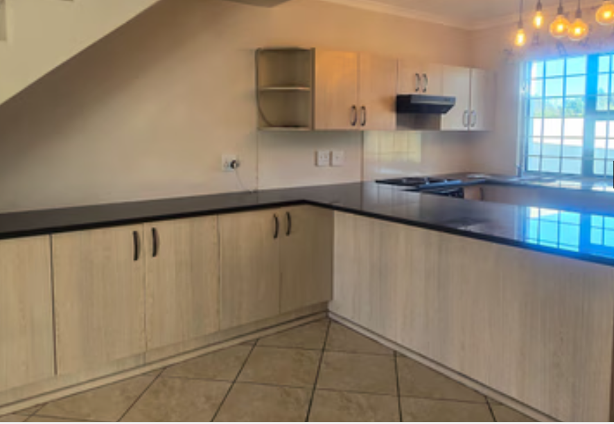 4 Bedroom Property for Sale in Paradise Beach Eastern Cape